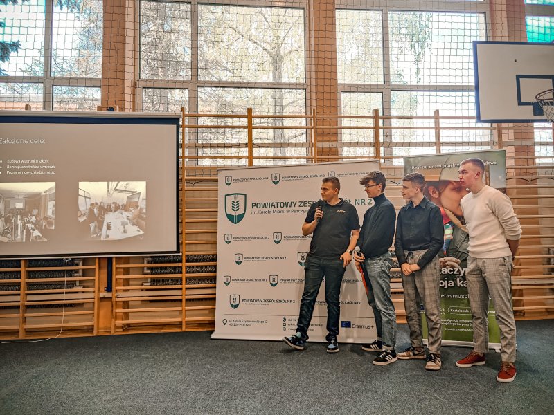 2024.04.25 Nauczyciele i uczniowie "Rolinczoka" posumowali projekty europejskie